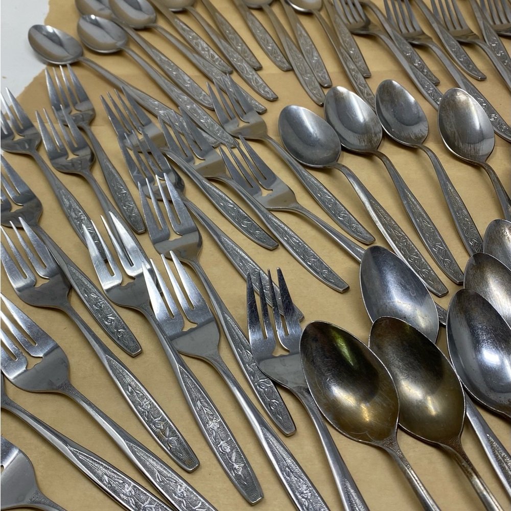 Vintage Ecko Eterna Rose Cotillion 70 Piece Stainless Flatware Set